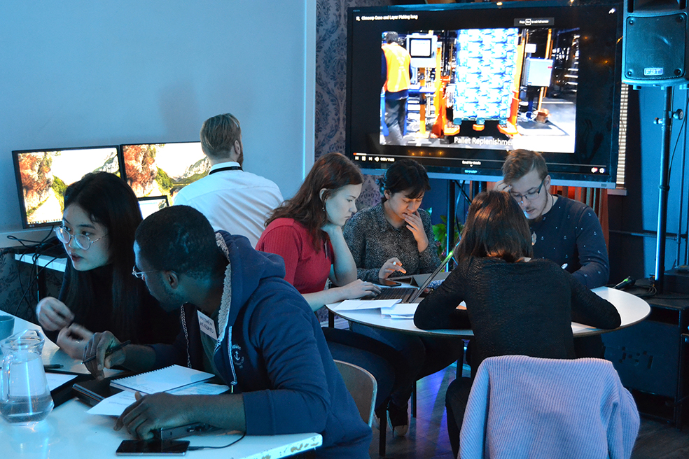 DSC 9245 Muokattu Hackaton-tapahtumassa toimitaan ryhmissä.