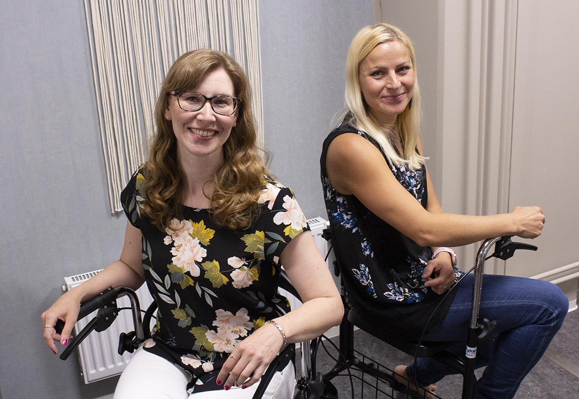 Pääkuva Juttuun Niina Holappa ja Sari Merilampi toimivat yhteistyössä DigiHealth-hankkeessa ja järjestävät Hyvinvointiteknologiamessuja.