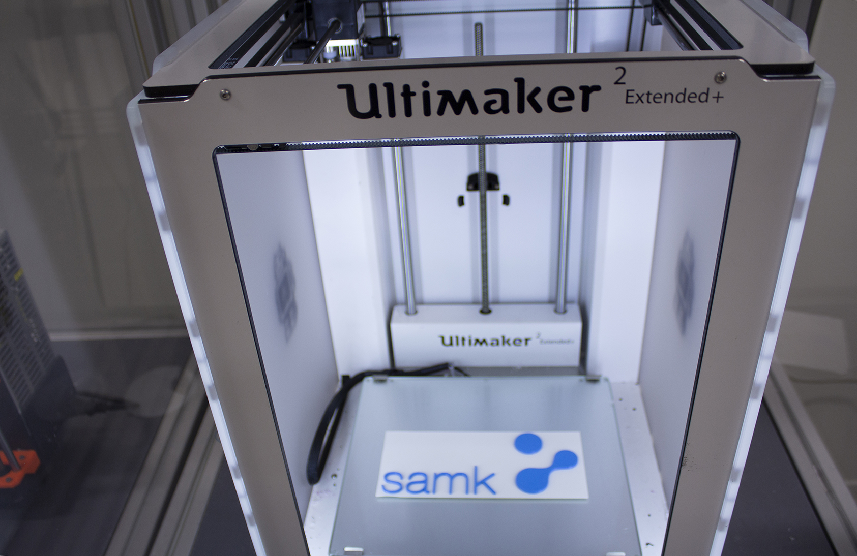 Ultimaker2 Laitekuva Pienempi 3D-tulostin.