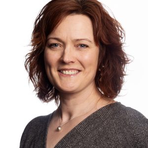 Lähikuvassa Tiina Mäkitalo.
