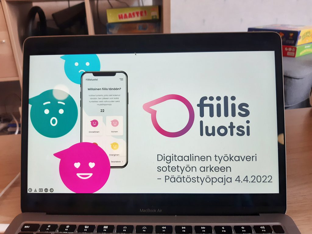 Kuvituskuvassa Fiilisluotsi-sovelluksen mainos tietokoneen näytöllä.