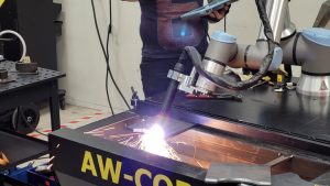 Hitsausrobottti käynnissä