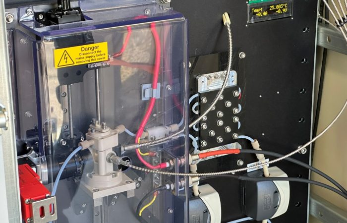 A close up of the Sensmet device.