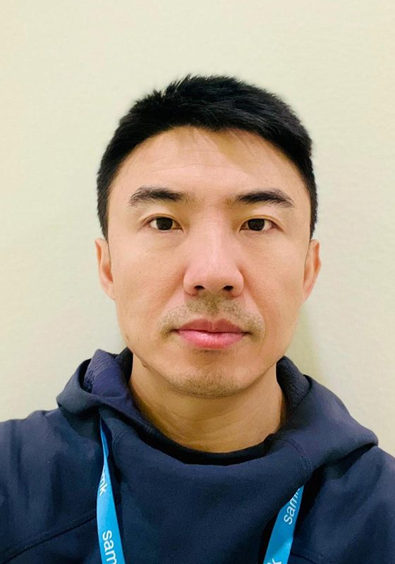 Lähikuvassa Shuo Zhang.